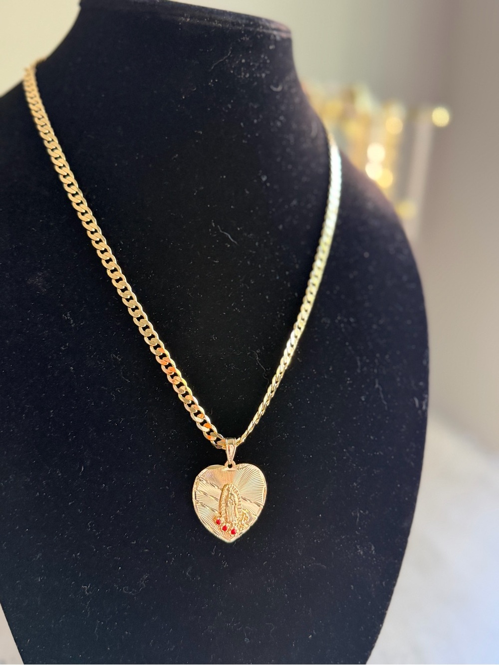 22” 14k Gold filled chain and virgin mary pendant NOT solid gold. Tarnish free